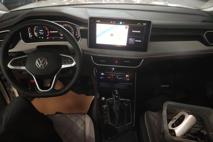 Used Volkswagen Tayron 2024 330TSI Two-Wheel Drive Luxury Plus Advanced Version Center Console