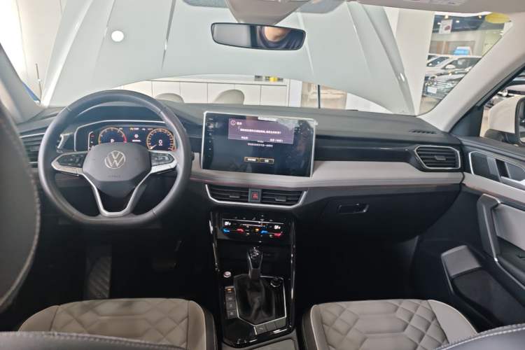 Used Volkswagen Tayron 2024 330TSI Two-Wheel Drive Luxury Plus Advanced Version Center Console
