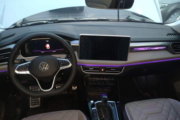 Used Volkswagen Tayron 2024 330TSI Two-Wheel Drive R-Line High-Energy Version Center Console