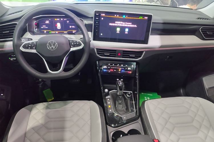 Used Volkswagen Tayron 2024 300TSI Two-Wheel-Drive Luxury Plus Advanced Version Center Console