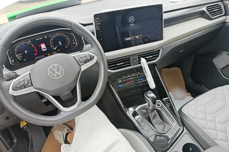 Used Volkswagen Tayron 2024 300TSI Two-Wheel-Drive Luxury Plus Advanced Version Center Console