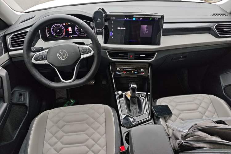 Used Volkswagen Tayron 2024 330TSI Two-Wheel Drive Luxury Plus Advanced Version Center Console