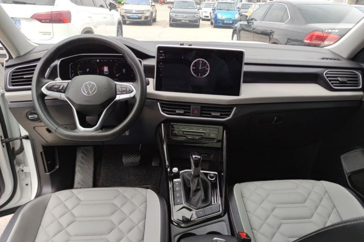 Used Volkswagen Tayron 2024 300TSI Two-Wheel-Drive Luxury Plus Advanced Version Center Console