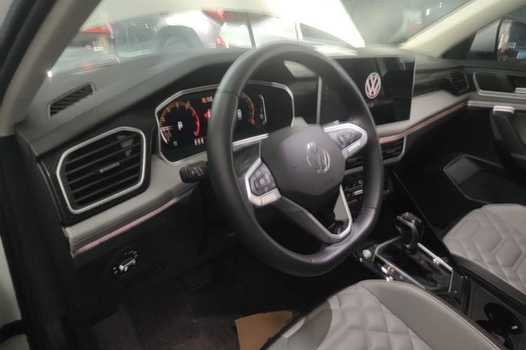 Used Volkswagen Tayron 2024 330TSI Two-Wheel Drive Luxury Plus Advanced Version Center Console