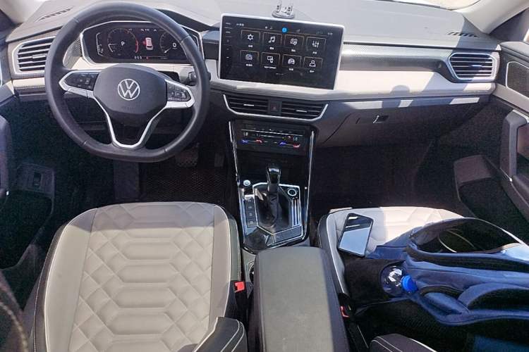 Used Volkswagen Tayron 2024 300TSI Two-Wheel-Drive Luxury Plus Advanced Version Center Console