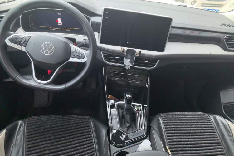 Used Volkswagen Tayron 2024 300TSI Two-Wheel-Drive Luxury Plus Advanced Version Center Console