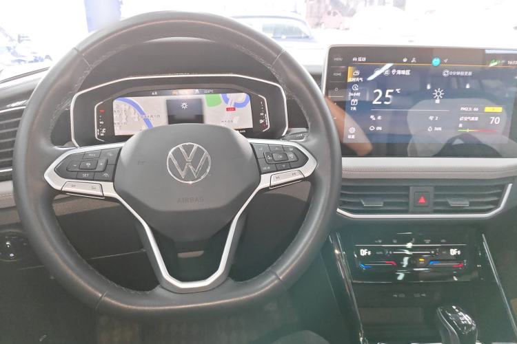 Used Volkswagen Tayron 2024 330TSI Two-Wheel Drive Luxury Plus Advanced Version Center Console