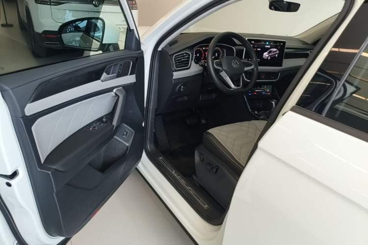 Used Volkswagen Tayron 2024 300TSI Two-Wheel-Drive Luxury Plus Advanced Version Driver Seat