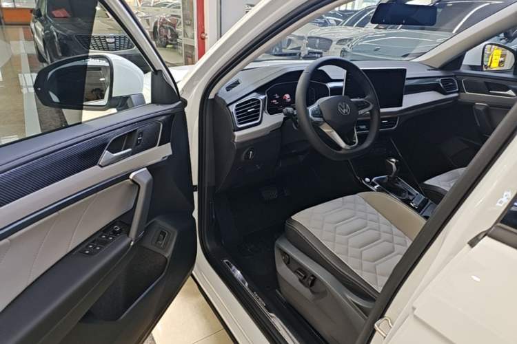 Used Volkswagen Tayron 2024 300TSI Two-Wheel-Drive Luxury Plus Advanced Version Driver Seat