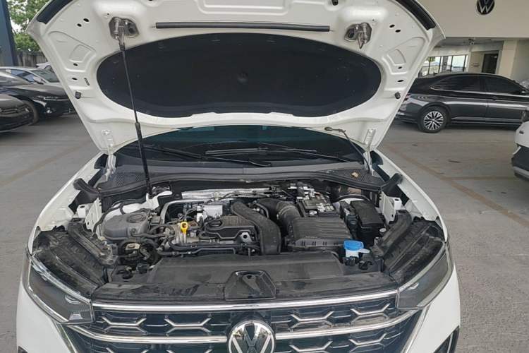 Used Volkswagen Tayron 2024 300TSI Two-Wheel-Drive Luxury Plus Advanced Version Engine Bay