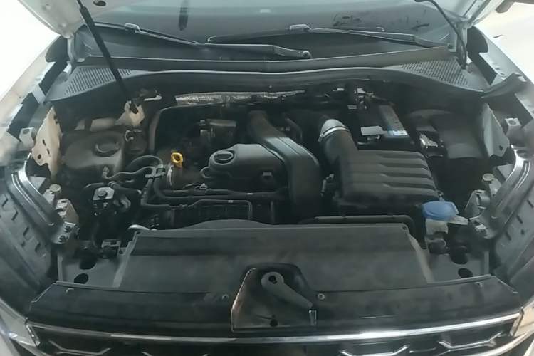 Used Volkswagen Tayron 2024 300TSI Two-Wheel-Drive Luxury Plus Advanced Version Engine Bay