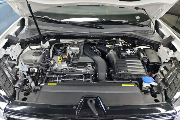 Used Volkswagen Tayron 2024 300TSI Two-Wheel-Drive Luxury Plus Advanced Version Engine Bay