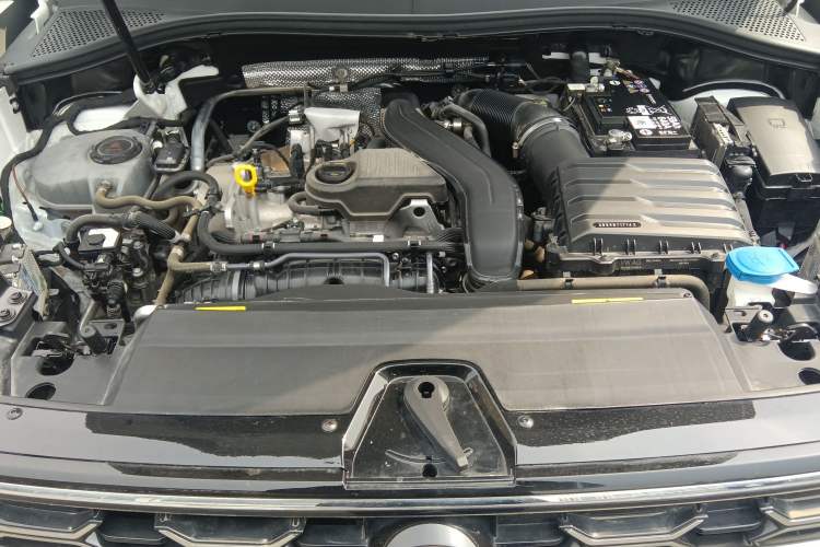 Used Volkswagen Tayron 2024 300TSI Two-Wheel-Drive Luxury Plus Advanced Version Engine Bay