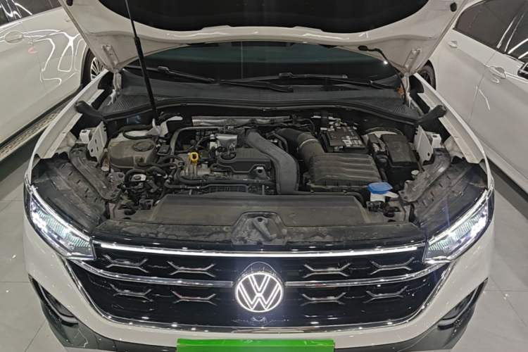 Used Volkswagen Tayron 2024 300TSI Two-Wheel-Drive Luxury Plus Advanced Version Engine Bay