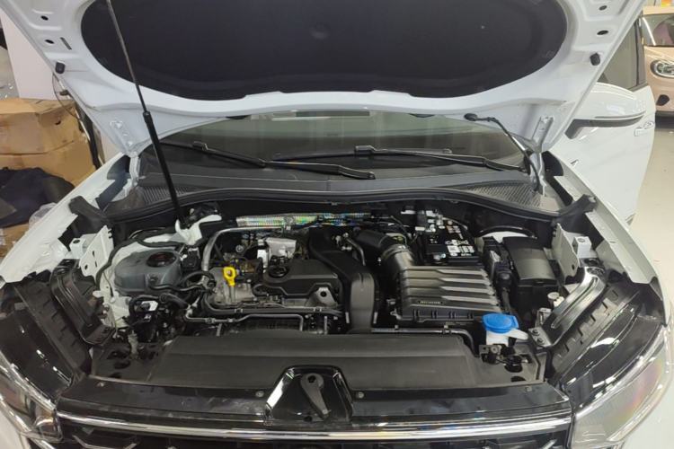 Used Volkswagen Tayron 2024 300TSI Two-Wheel-Drive Luxury Plus Advanced Version Engine Bay