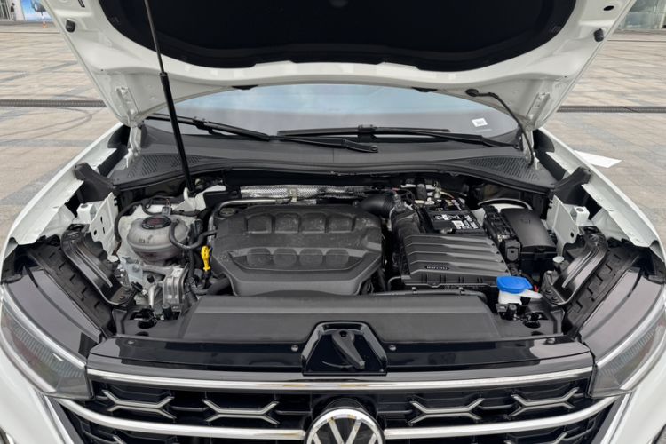 Used Volkswagen Tayron 2024 330TSI Two-Wheel Drive Luxury Plus Advanced Version Engine Bay