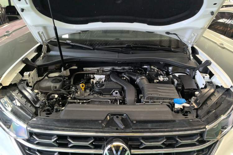 Used Volkswagen Tayron 2024 300TSI Two-Wheel-Drive Luxury Plus Advanced Version Engine Bay