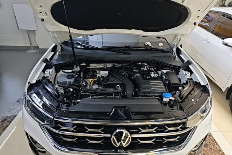 Used Volkswagen Tayron 2024 300TSI Two-Wheel-Drive Luxury Plus Advanced Version Engine Bay