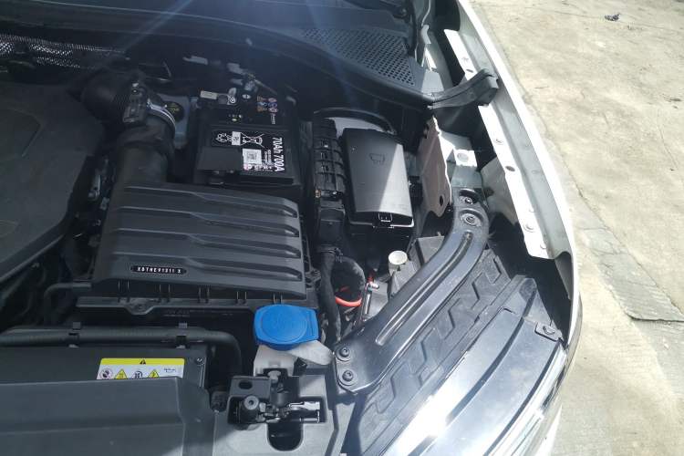 Used Volkswagen Tayron 2024 330TSI Two-Wheel Drive Luxury Plus Advanced Version Engine Bay Left
