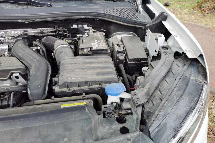 Used Volkswagen Tayron 2024 300TSI Two-Wheel-Drive Luxury Plus Advanced Version Engine Bay Left