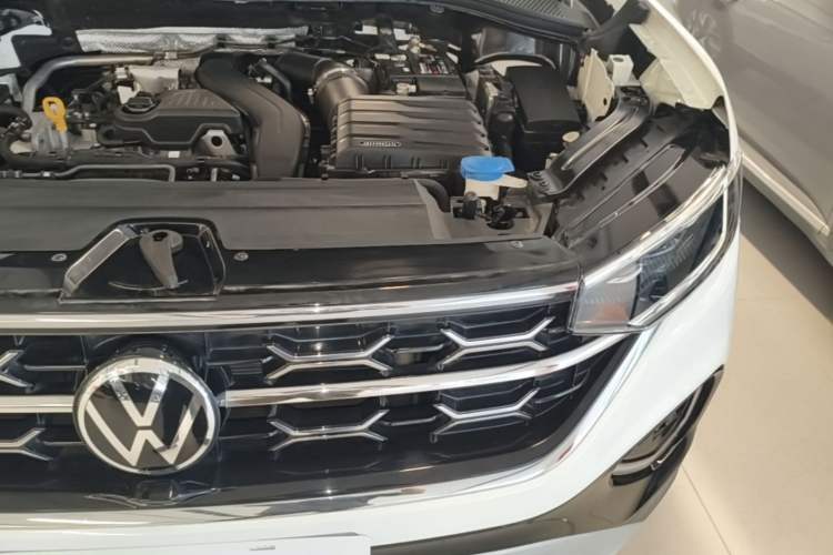 Used Volkswagen Tayron 2024 300TSI Two-Wheel-Drive Luxury Plus Advanced Version Engine Bay Left