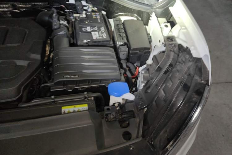 Used Volkswagen Tayron 2024 330TSI Two-Wheel Drive Luxury Plus Advanced Version Engine Bay Left