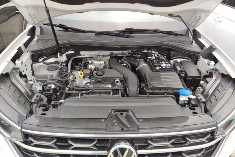 Used Volkswagen Tayron 2024 300TSI Two-Wheel-Drive Luxury Plus Advanced Version Engine Bay