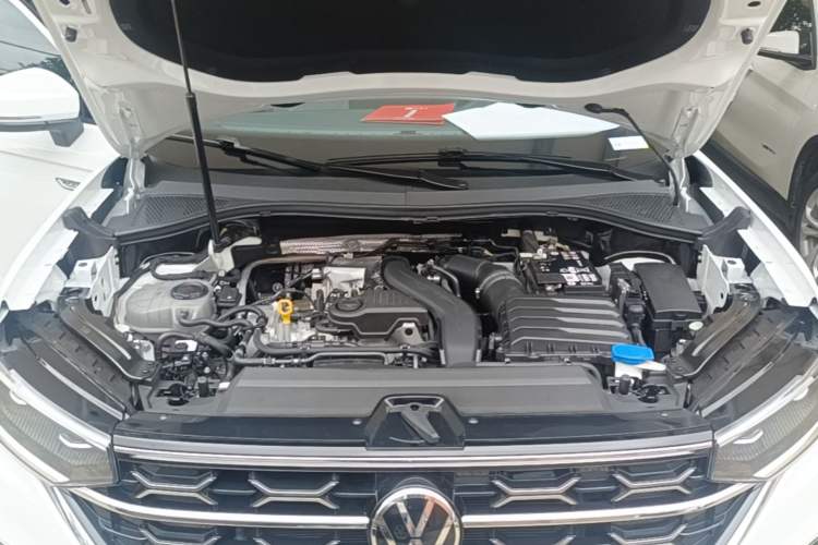 Used Volkswagen Tayron 2024 300TSI Two-Wheel-Drive Luxury Plus Advanced Version Engine Bay