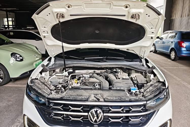 Used Volkswagen Tayron 2024 300TSI Two-Wheel-Drive Luxury Plus Advanced Version Engine Bay