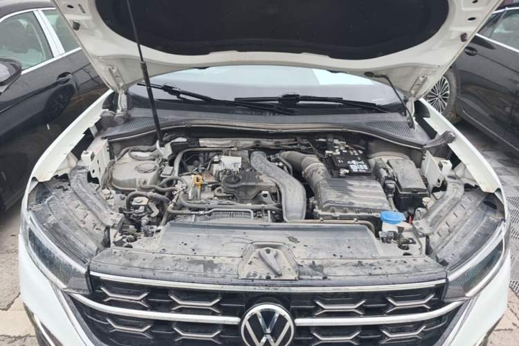 Used Volkswagen Tayron 2024 300TSI Two-Wheel-Drive Luxury Plus Advanced Version Engine Bay