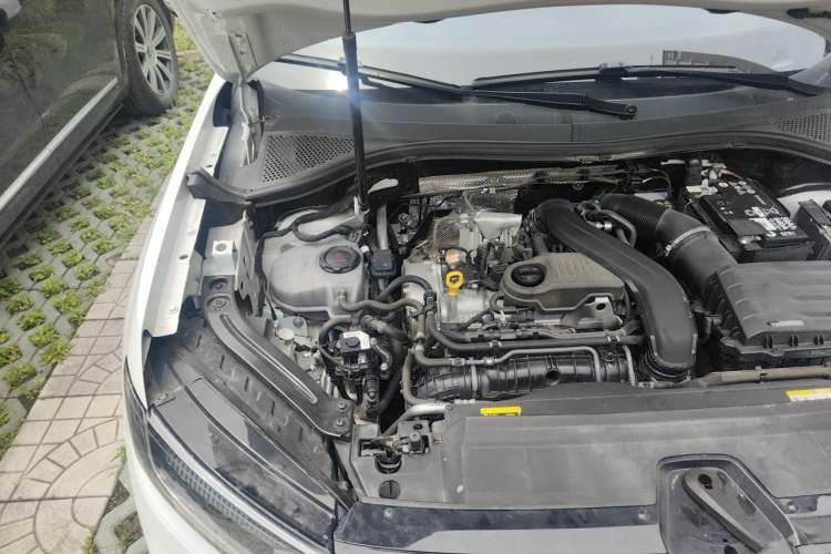 Used Volkswagen Tayron 2024 300TSI Two-Wheel-Drive Luxury Plus Advanced Version Engine Bay Right