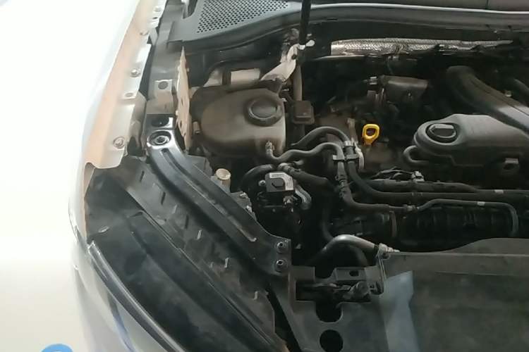 Used Volkswagen Tayron 2024 300TSI Two-Wheel-Drive Luxury Plus Advanced Version Engine Bay Right