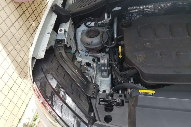 Used Volkswagen Tayron 2024 330TSI Two-Wheel Drive Luxury Plus Advanced Version Engine Bay Right
