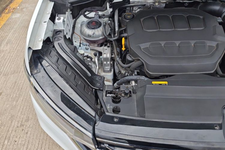 Used Volkswagen Tayron 2024 330TSI Two-Wheel Drive Luxury Plus Advanced Version Engine Bay Right