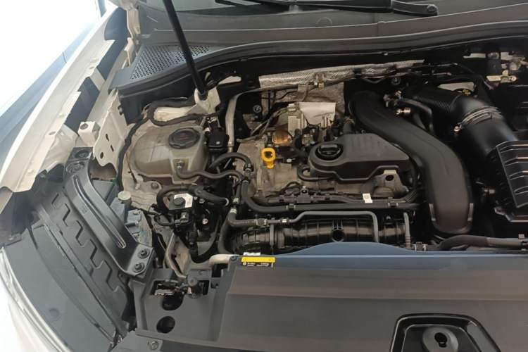 Used Volkswagen Tayron 2024 300TSI Two-Wheel-Drive Luxury Plus Advanced Version Engine Bay Right