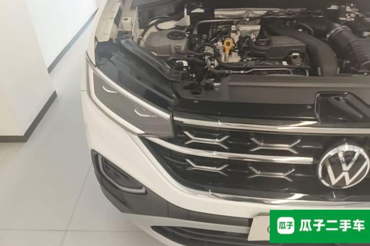Used Volkswagen Tayron 2024 300TSI Two-Wheel-Drive Luxury Plus Advanced Version Engine Bay Right