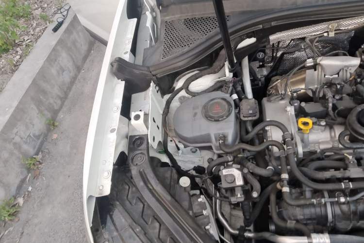 Used Volkswagen Tayron 2024 300TSI Two-Wheel-Drive Luxury Plus Advanced Version Engine Bay Right