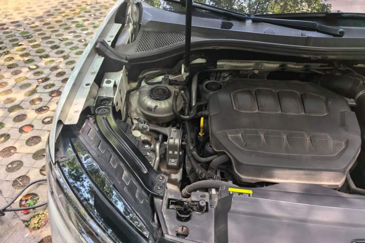 Used Volkswagen Tayron 2024 330TSI Two-Wheel Drive Luxury Plus Advanced Version Engine Bay Right