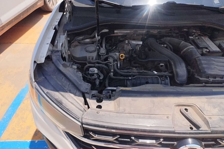 Used Volkswagen Tayron 2024 300TSI Two-Wheel-Drive Luxury Plus Advanced Version Engine Bay Right