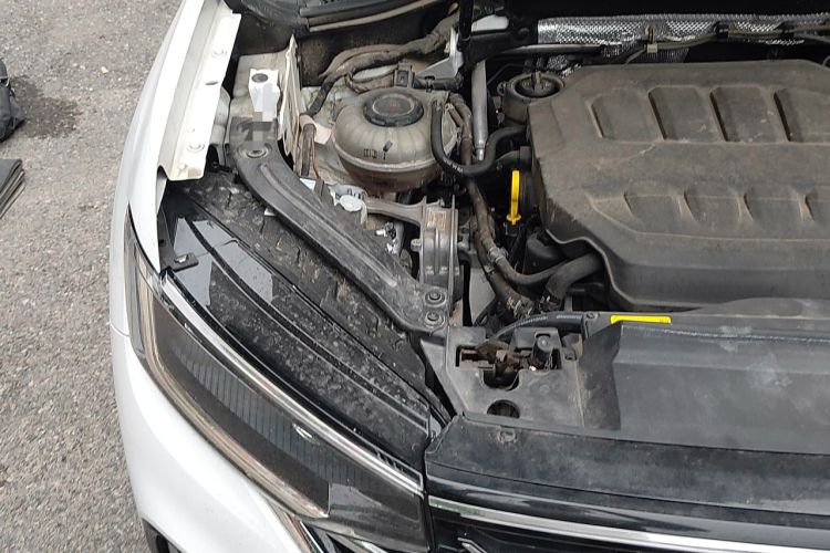 Used Volkswagen Tayron 2024 330TSI Two-Wheel Drive Luxury Plus Advanced Version Engine Bay Right