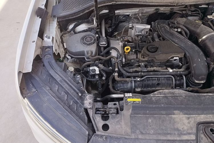 Used Volkswagen Tayron 2024 300TSI Two-Wheel-Drive Luxury Plus Advanced Version Engine Bay Right
