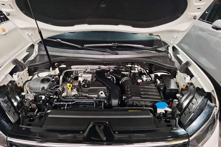Used Volkswagen Tayron 2024 300TSI Two-Wheel-Drive Luxury Plus Advanced Version Engine Bay