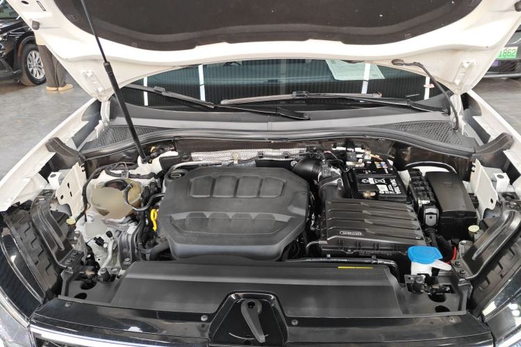 Used Volkswagen Tayron 2024 330TSI Two-Wheel Drive Luxury Plus Advanced Version Engine Bay