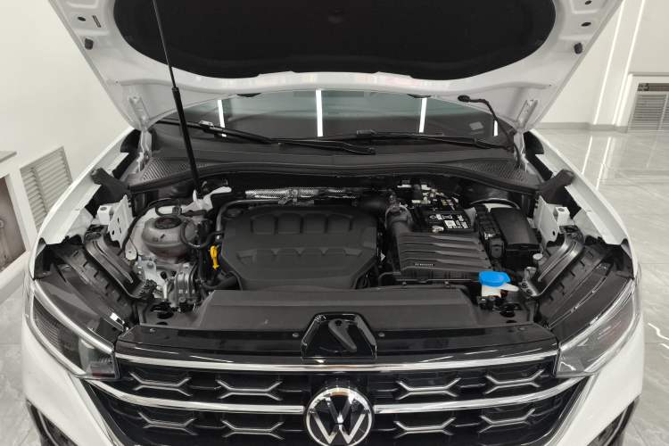 Used Volkswagen Tayron 2024 330TSI Two-Wheel Drive Luxury Plus Advanced Version Engine Bay