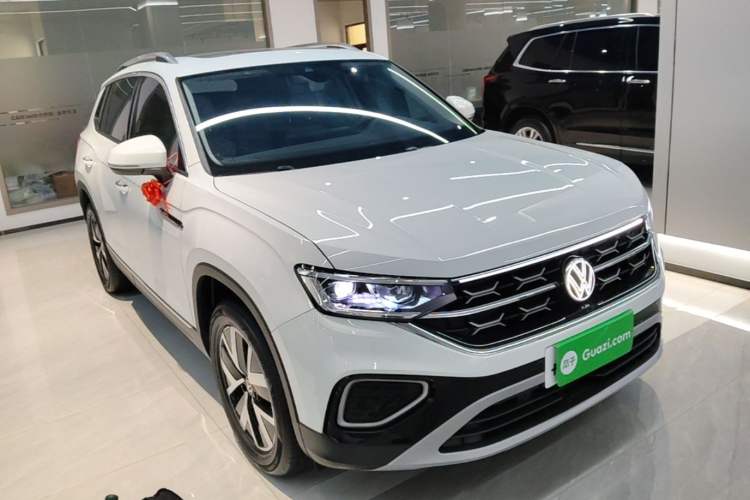 Used Volkswagen Tayron 2024 330TSI Two-Wheel Drive Luxury Plus Advanced Version Front Right 45 Deg