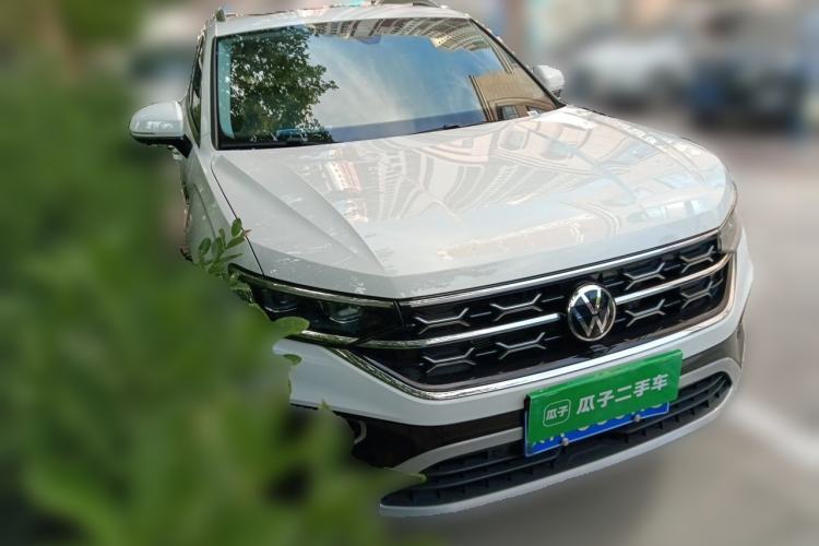 Used Volkswagen Tayron 2024 330TSI Two-Wheel Drive Luxury Plus Advanced Version Front Right 45 Deg