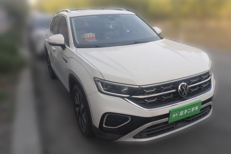 Used Volkswagen Tayron 2024 300TSI Two-Wheel-Drive Luxury Plus Advanced Version Front Right 45 Deg
