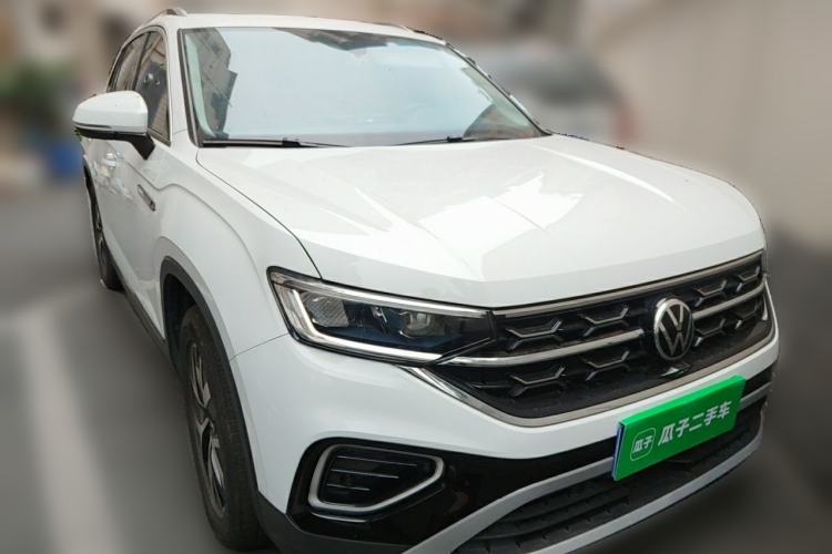 Used Volkswagen Tayron 2024 330TSI Two-Wheel Drive Luxury Plus Advanced Version Front Right 45 Deg
