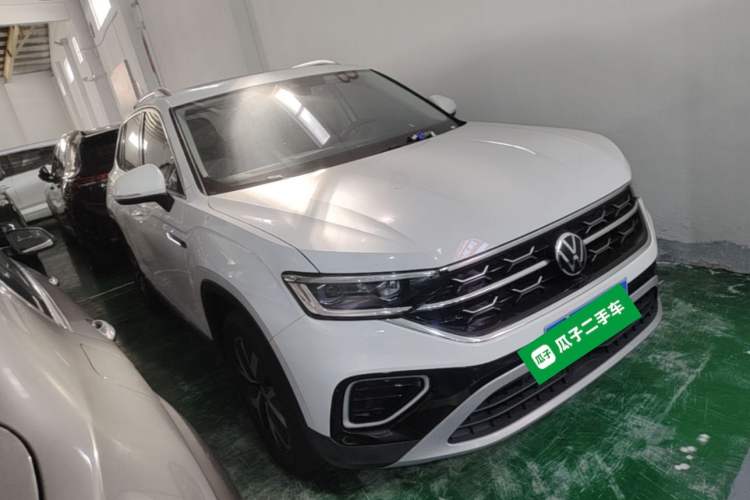 Used Volkswagen Tayron 2024 330TSI Two-Wheel Drive Luxury Plus Advanced Version Front Right 45 Deg