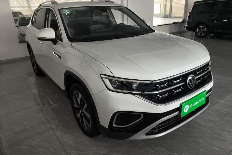 Used Volkswagen Tayron 2024 330TSI Two-Wheel Drive Luxury Plus Advanced Version Front Right 45 Deg